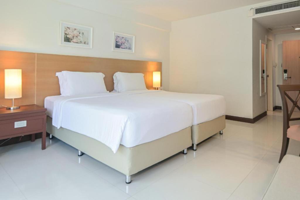 Ramada By Wyndham Phuket Southsea Hotell Karon Eksteriør bilde