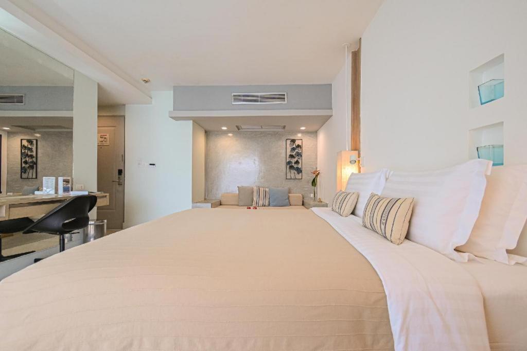 Ramada By Wyndham Phuket Southsea Hotell Karon Eksteriør bilde