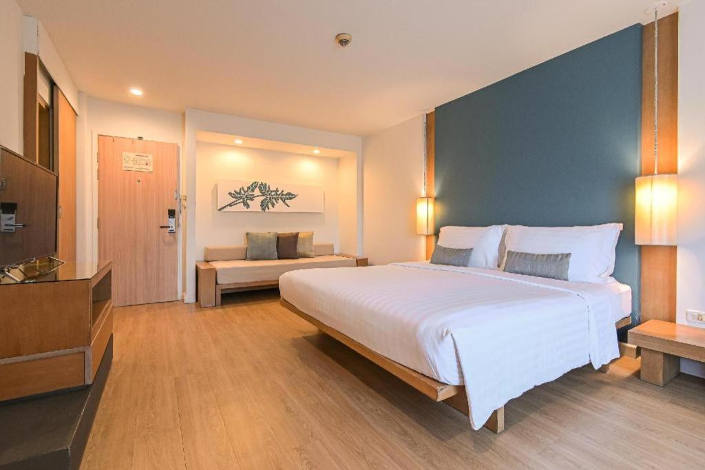 Ramada By Wyndham Phuket Southsea Hotell Karon Eksteriør bilde